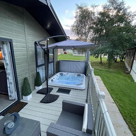 Reynards Retreat Lodge With Hot Tub Barmby on the Moor Luaran gambar
