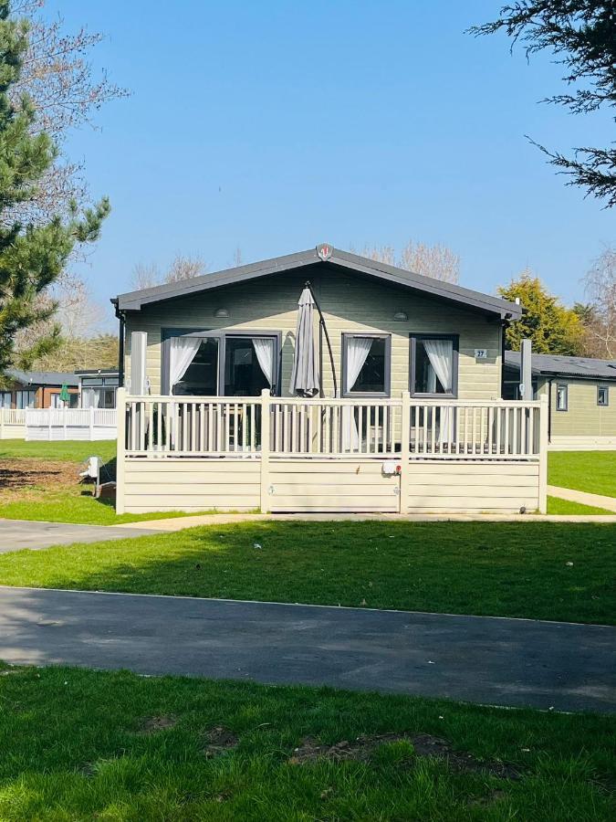 Reynards Retreat Lodge With Hot Tub Barmby on the Moor Luaran gambar