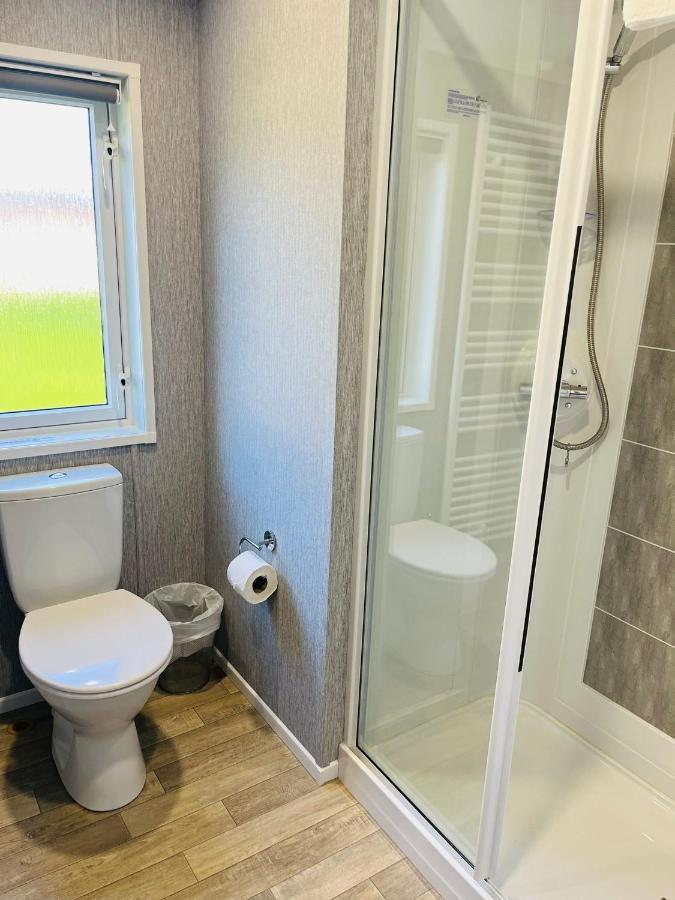 Reynards Retreat Lodge With Hot Tub Barmby on the Moor Luaran gambar